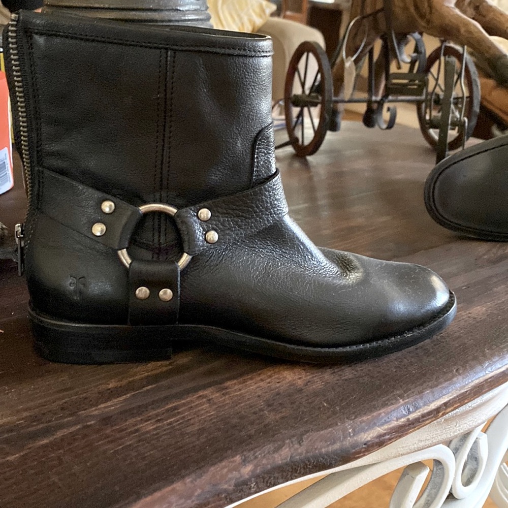Frye boots never used
